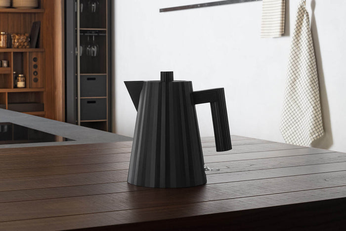Bouilloire électrique Alessi Plissé noire design par Michele De Lucchi - 1 L