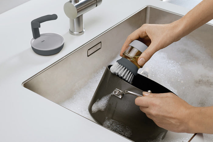 Brosse à vaisselle Joseph Joseph Palm Scrub avec réservoir - Gris