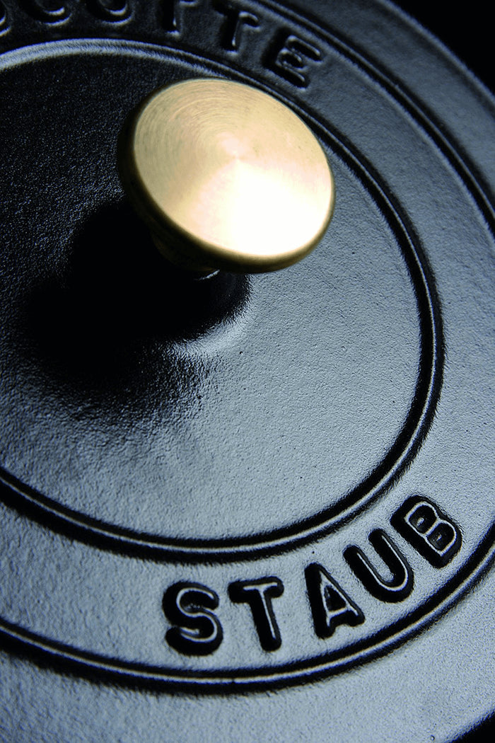 Cocotte ronde en fonte émaillée STAUB noir mat