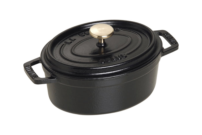 Cocotte Staub ovale en fonte émaillée noir mat - 15 cm