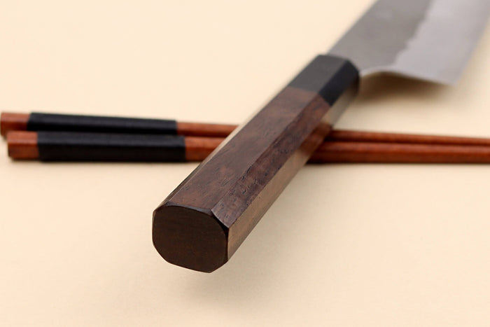 Couteau santoku 18cm japonais artisanal Nigara Hamono Tsuchime AS manche en noyer