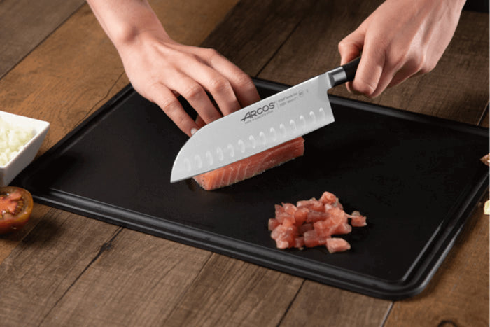 Couteau Santoku Arcos Riviera forgé lame alvéolée 18cm