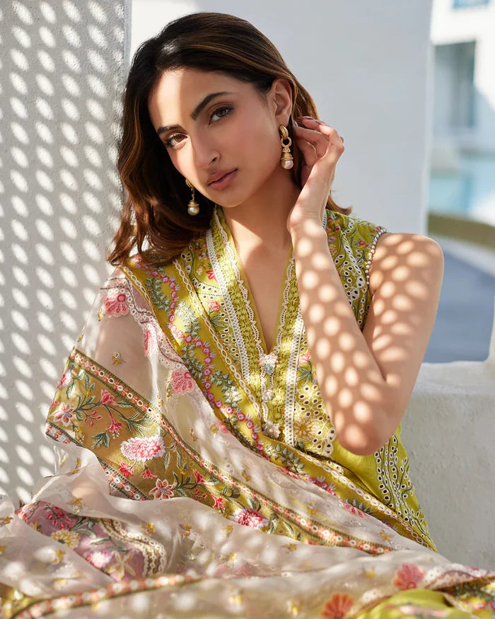 Faiza Saqlain - Estera