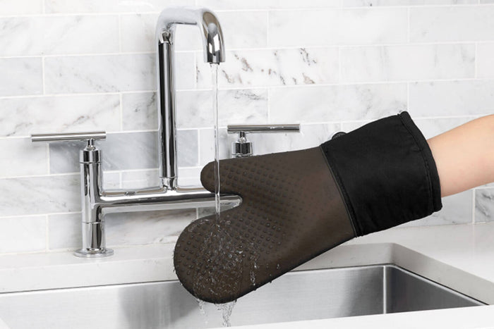 Gant de cuisine OXO en silicone - Noir