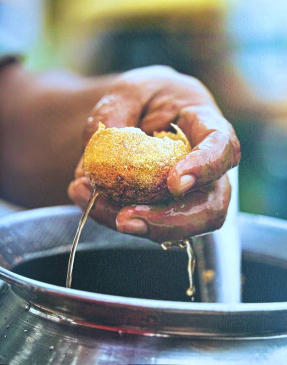 Kolkata: The People, Kitchens and Streets of the City of Joy (Sri Bodanapu) *Signed*