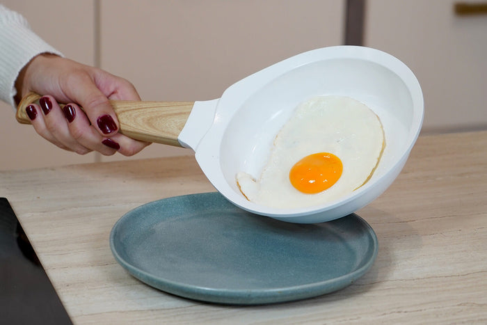 L'Incroyable Poêle antiadhérente en céramique Cookut polaire - 16cm