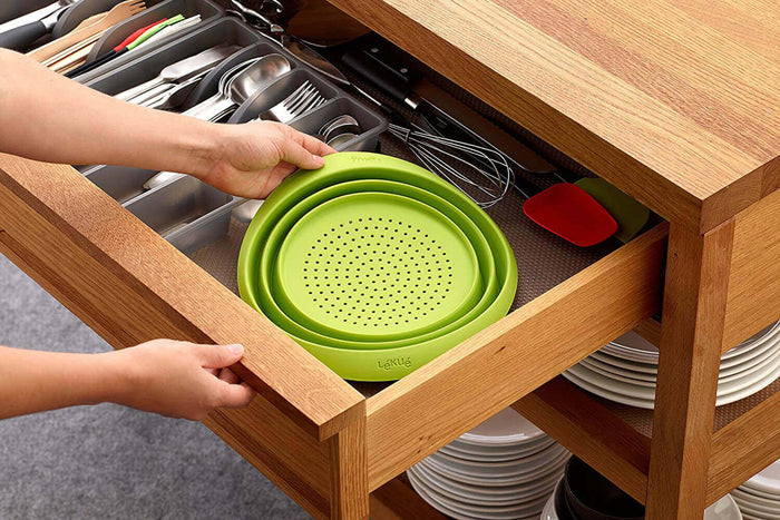 Passoire rétractable Lékué ø23cm en silicone Platinum