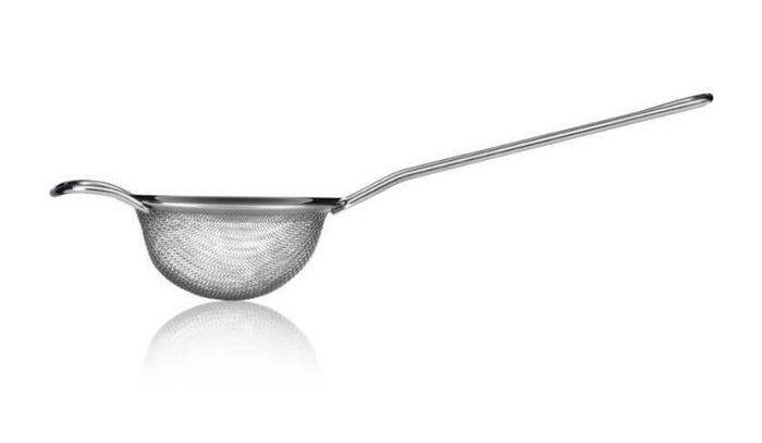 Passoire Triangle professionnelle inox avec manche - 8cm