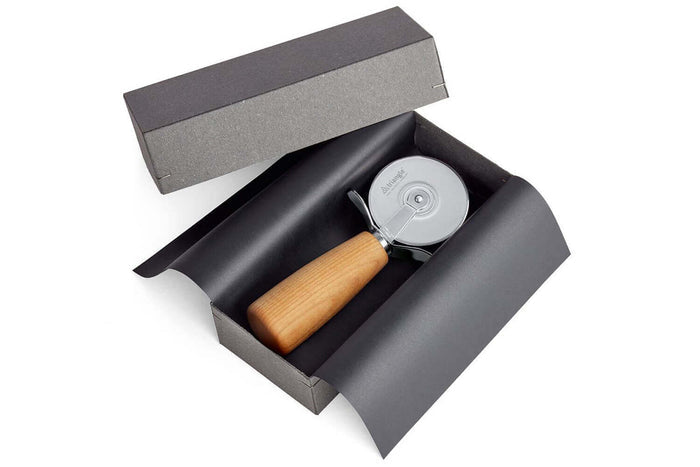 Roulette à pizza Triangle manche bois + coffret - Cerisier