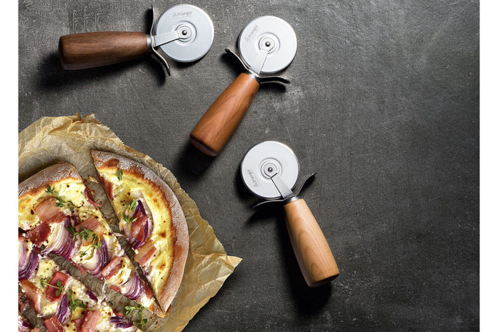 Roulette à pizza Triangle manche bois + coffret - Cerisier