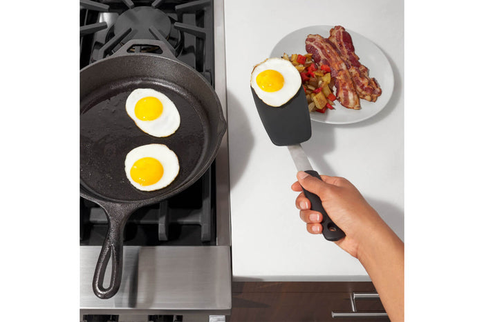 Spatule large flexible OXO en silicone - 7.5 cm