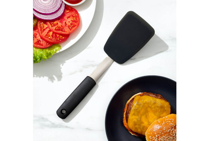 Spatule large flexible OXO en silicone - 7.5 cm